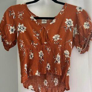 Buckle cropped shirt